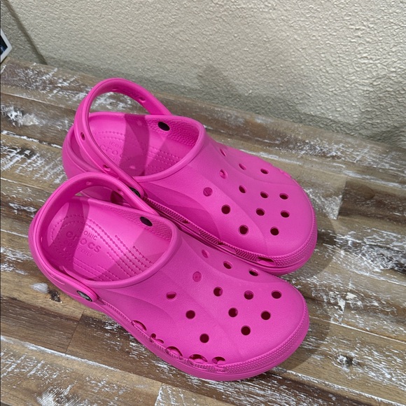 CROCS Women's Bright Pink Sandals - Picture 4 of 7
